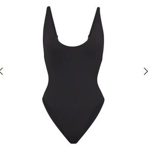 SKIMS SWIM SCOOP NECK ONE PIECE